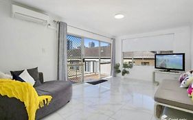 Stylish & Modern 2 Bedroom Escape